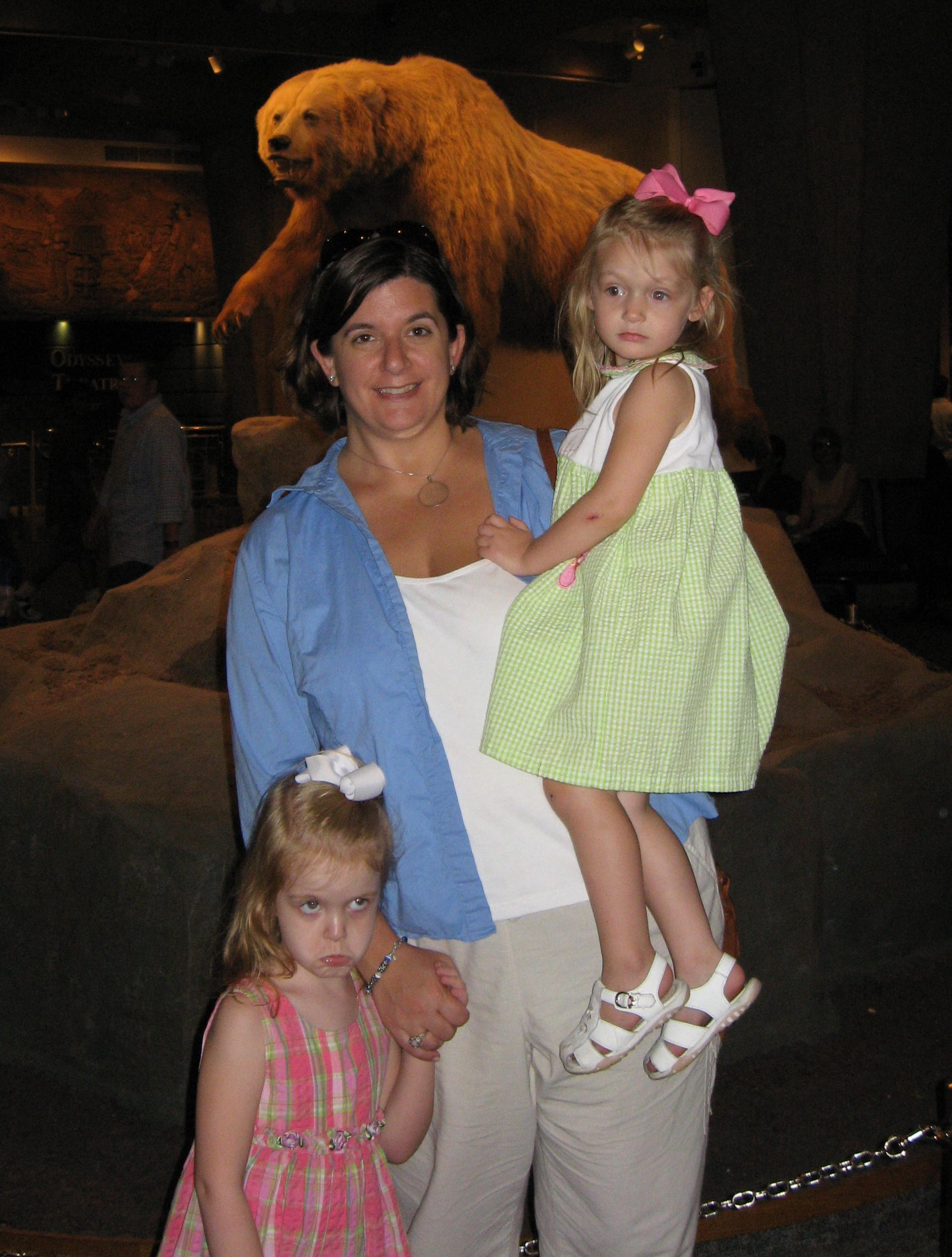 2007_07_23 Jane Cate and Bethany at Arch.jpg